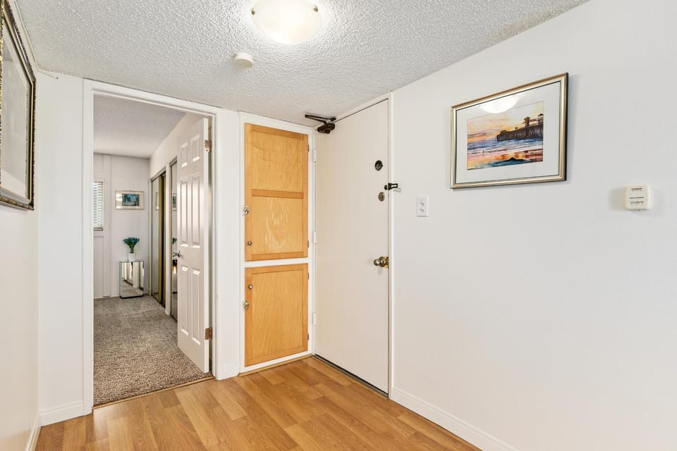 313B Steps from the Sand at Harbor Beach - Free Wifi House in Oceanside