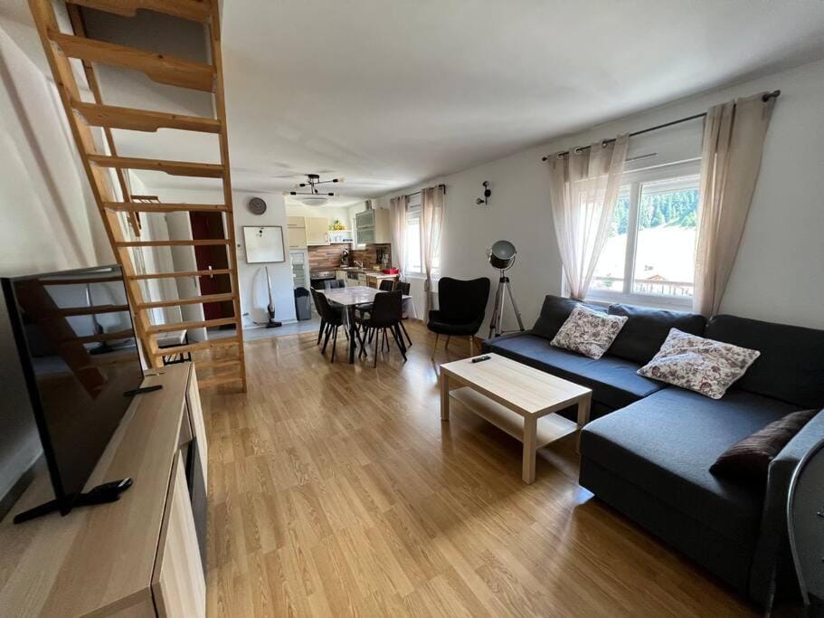 Communal lounge/ TV room, TV and multimedia, Living room, Seating area