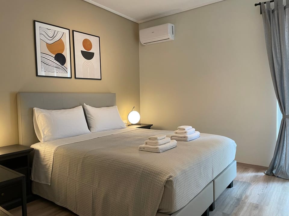 Bed, Photo of the whole room, Bedroom, towels, air conditioner