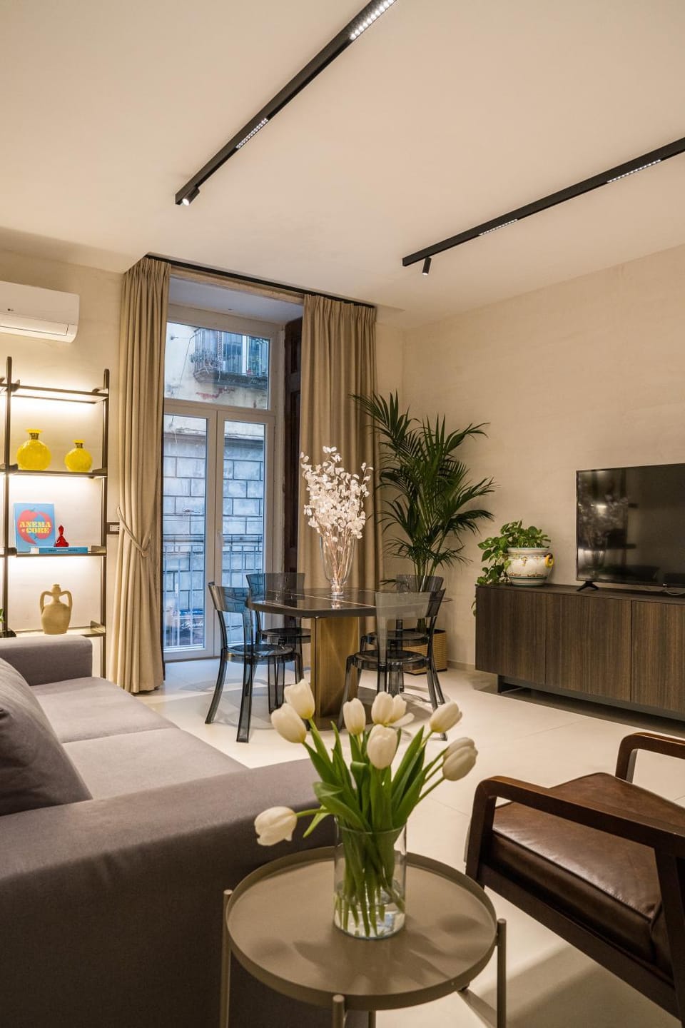 Communal lounge/ TV room, Library, Library, TV and multimedia, Balcony/Terrace, Balcony/Terrace, Living room, Seating area