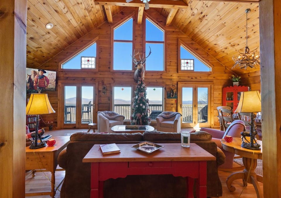 Cupids Retreat House in Watauga