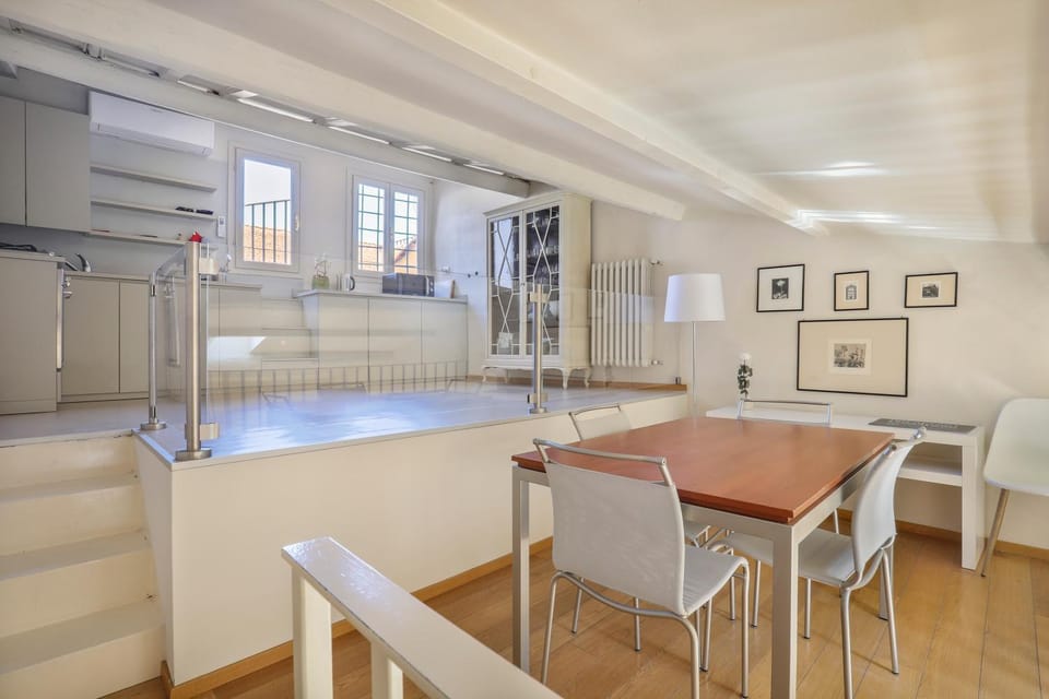 Dining area, kitchen