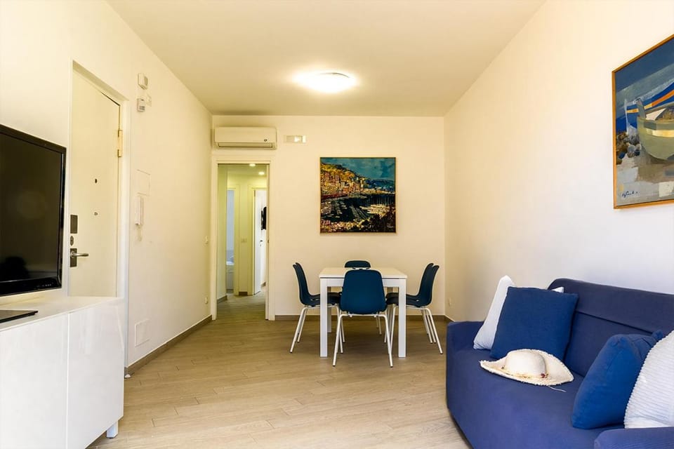 TV and multimedia, Living room, Seating area, Evening entertainment