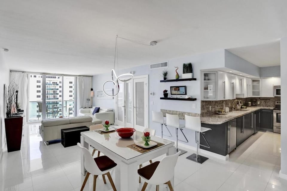 Beautiful 1 1 Beach View 14 Floor House in Hollywood Beach