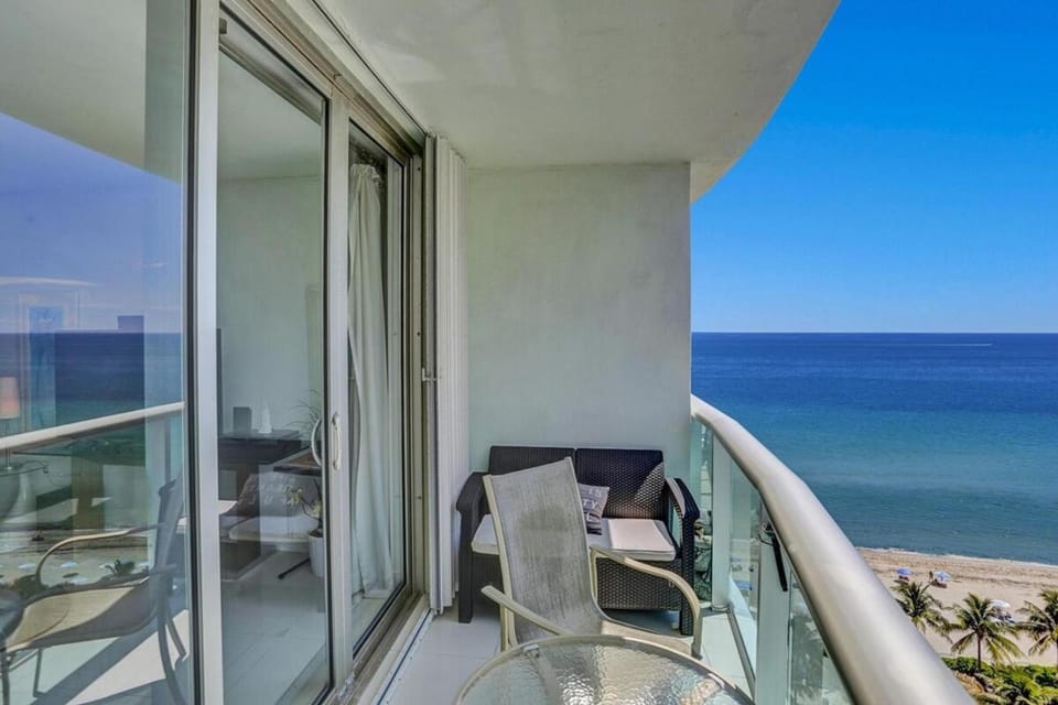Beautiful 1 1 Beach View 14 Floor House in Hollywood Beach