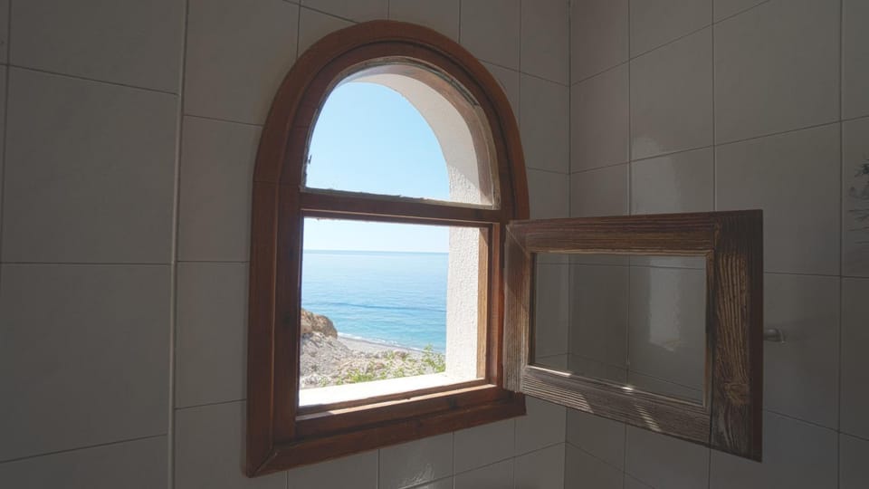Bathroom, Sea view