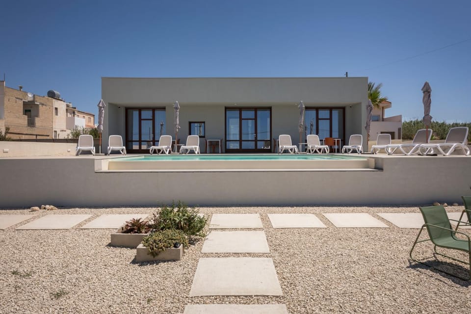 Property building, Garden, View (from property/room), Pool view, Swimming pool, sunbed