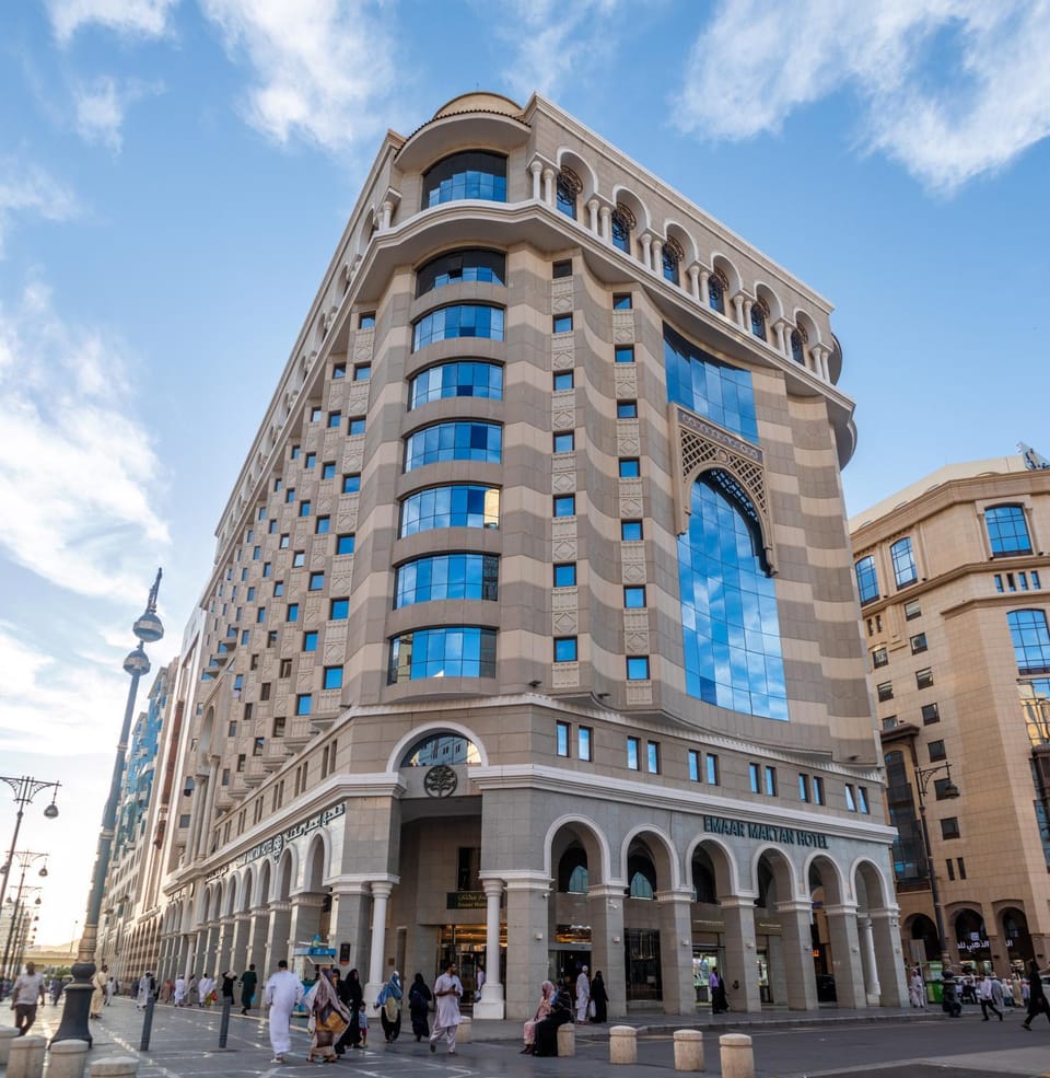 Property building, Day, City view, Location