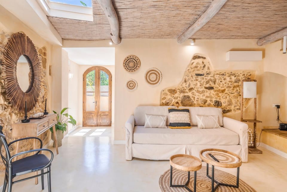 Living room, Seating area, air conditioner