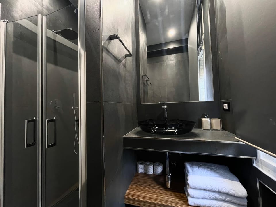 Shower, Bathroom, towels