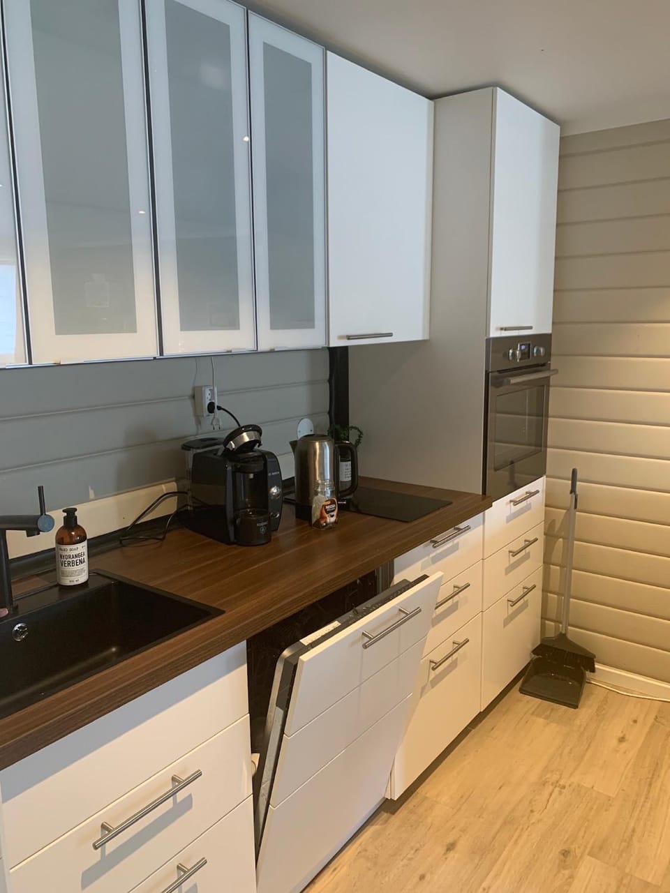 Coffee/tea facilities, Kitchen or kitchenette, dishwasher, minibar, pet friendly, stove