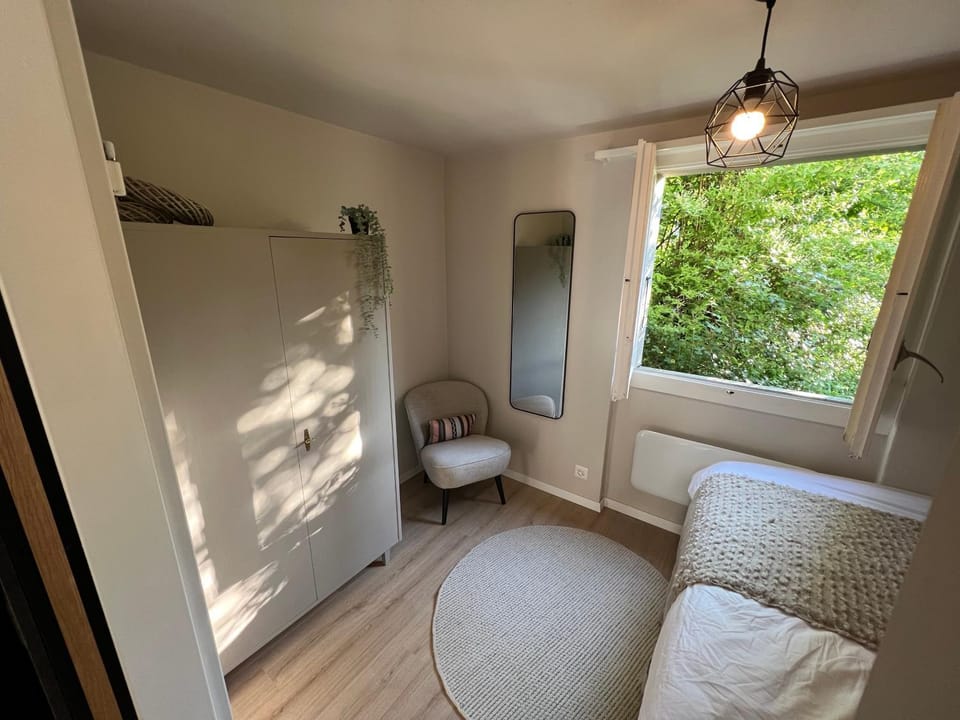 Bed, Photo of the whole room, Bedroom, wardrobe