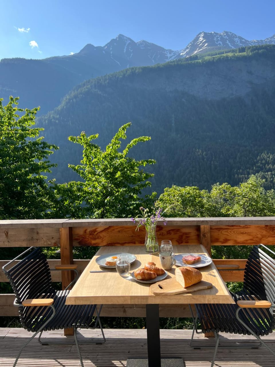 Spring, Natural landscape, View (from property/room), Food and drinks, Dining area, Mountain view
