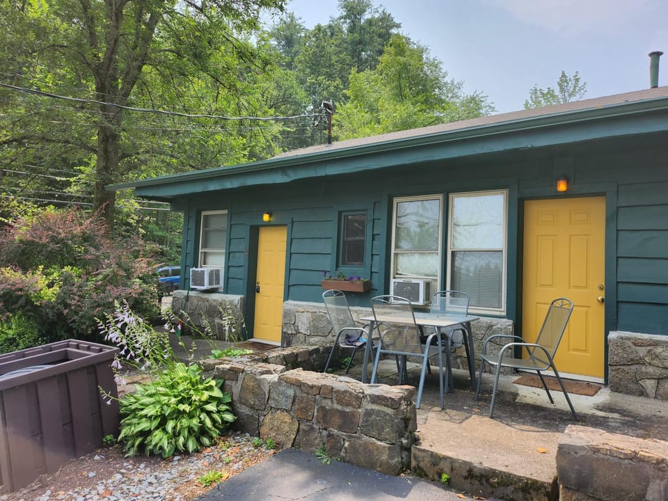 Adirondack Diamond Point Lodge Motel in Queensbury