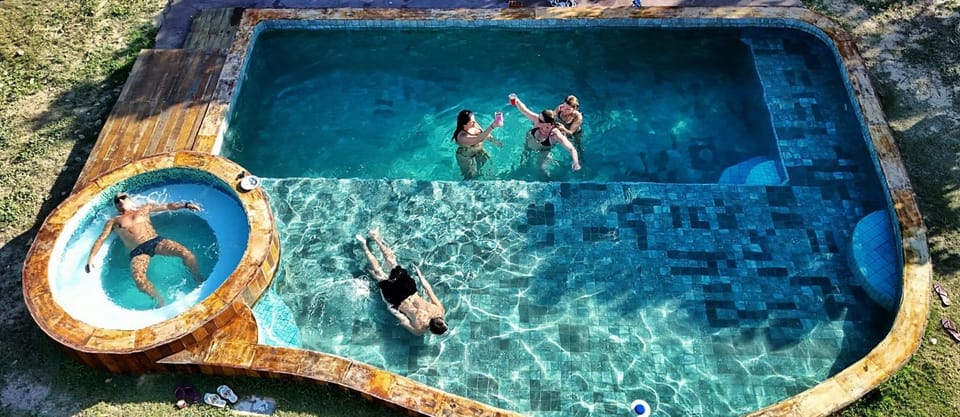Swimming pool, Breakfast