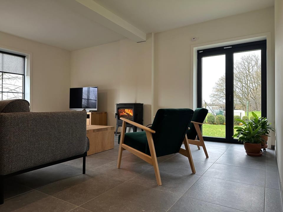 Communal lounge/ TV room, TV and multimedia, Living room