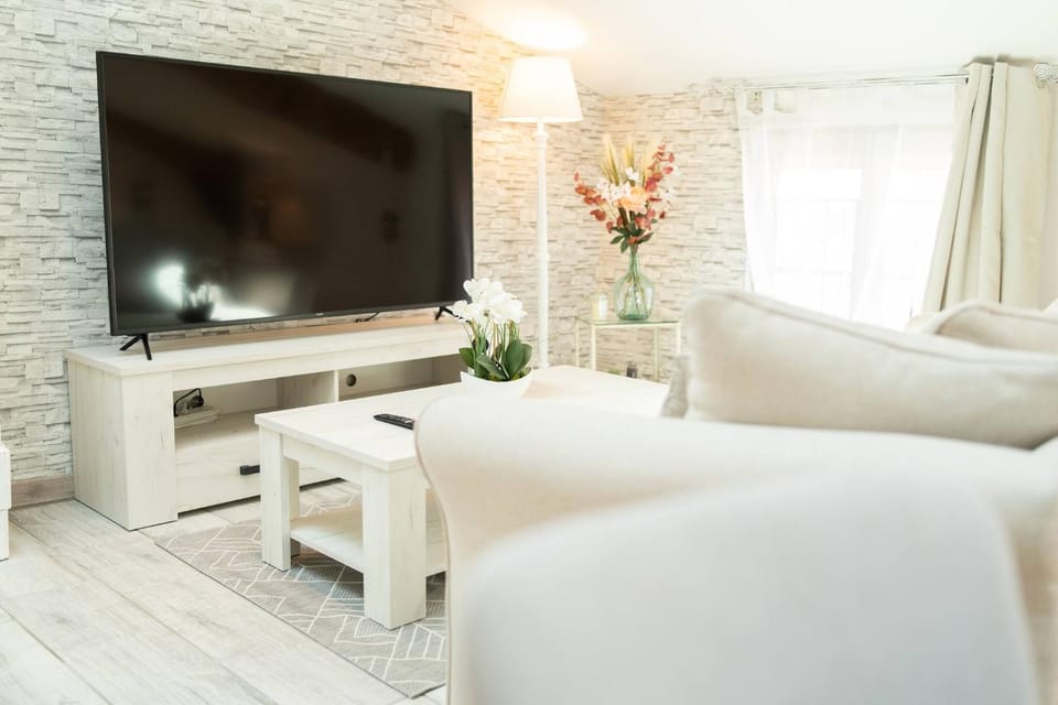 Communal lounge/ TV room, Living room