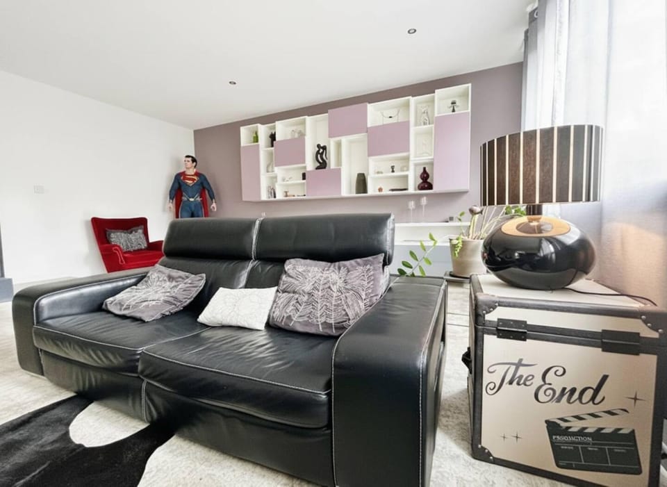 TV and multimedia, Living room, Decorative detail