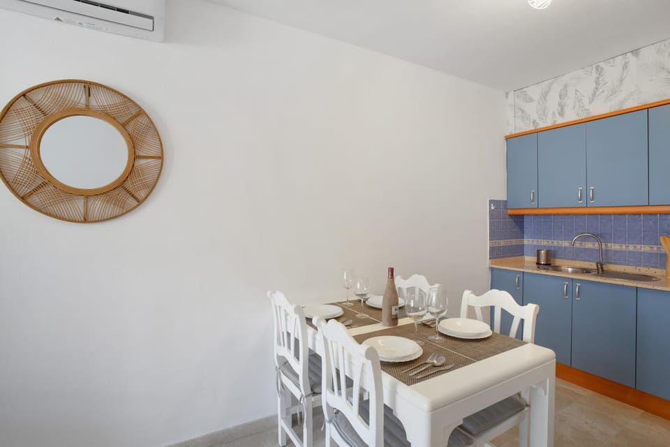 Property building, Kitchen or kitchenette, Living room