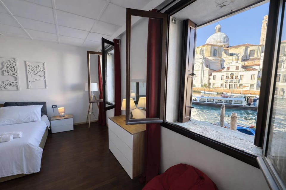 Zen Accommodations Grand Canal Vacation rental in Venice