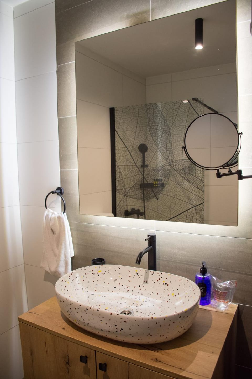 Shower, Bathroom, towels