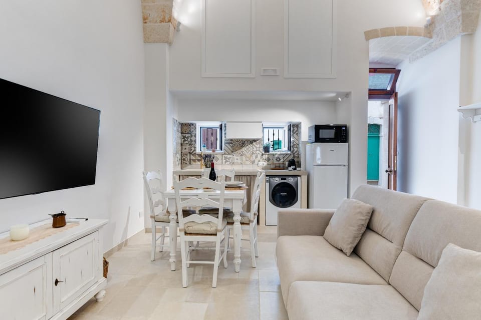 Communal lounge/ TV room, Kitchen or kitchenette, Living room, Dining area, minibar, stove, washing machine, dryer