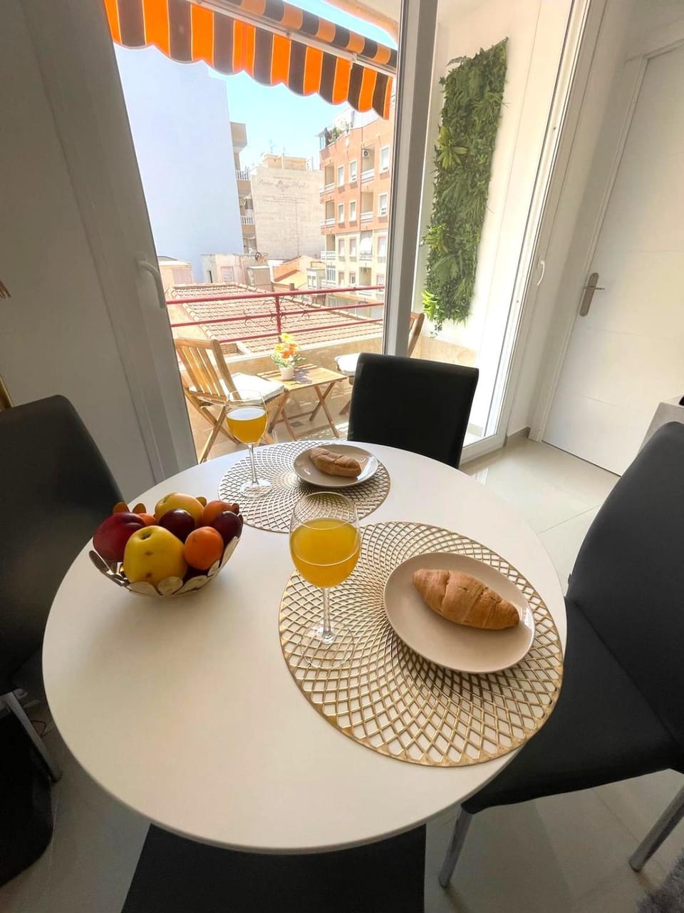 Food and drinks, Dining area, Food, Drinks