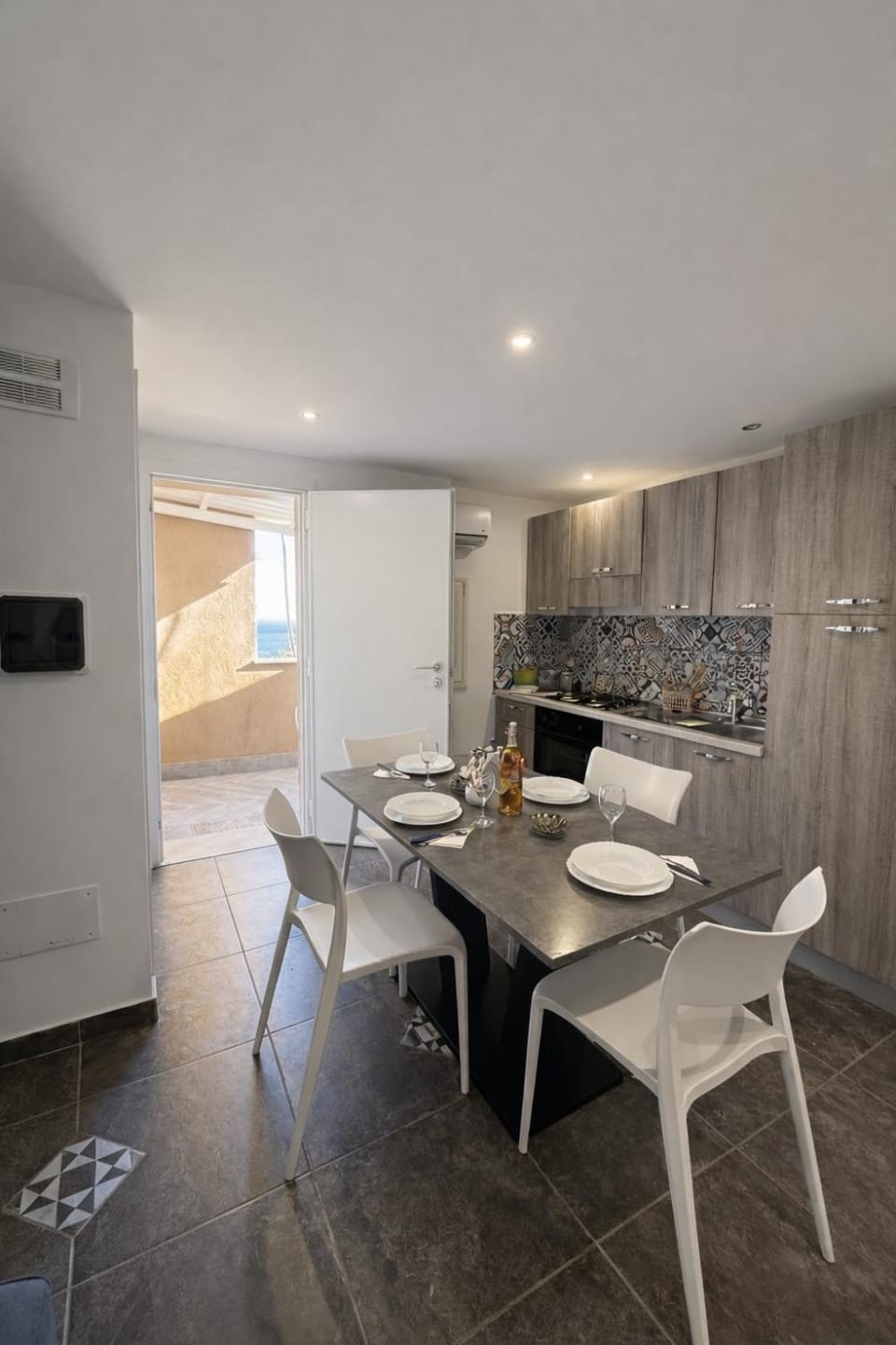 Kitchen or kitchenette, Seating area, Dining area