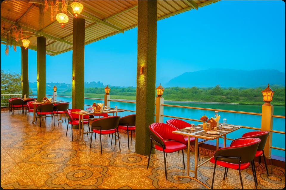 Restaurant/places to eat, Day, Natural landscape, View (from property/room), Banquet/Function facilities, Lake view, River view