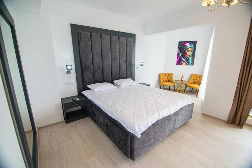 Bed, Living room, Bedroom