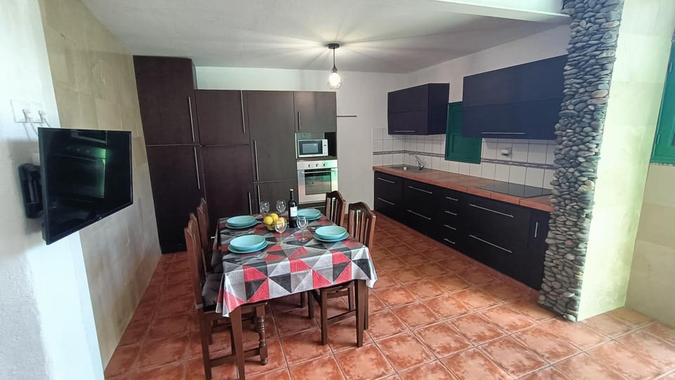 Kitchen or kitchenette, microwave, oven, pet friendly, stove