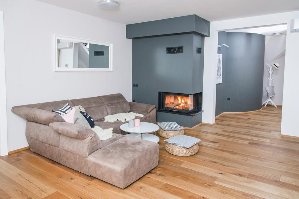 Living room, Photo of the whole room, Decorative detail, Seating area