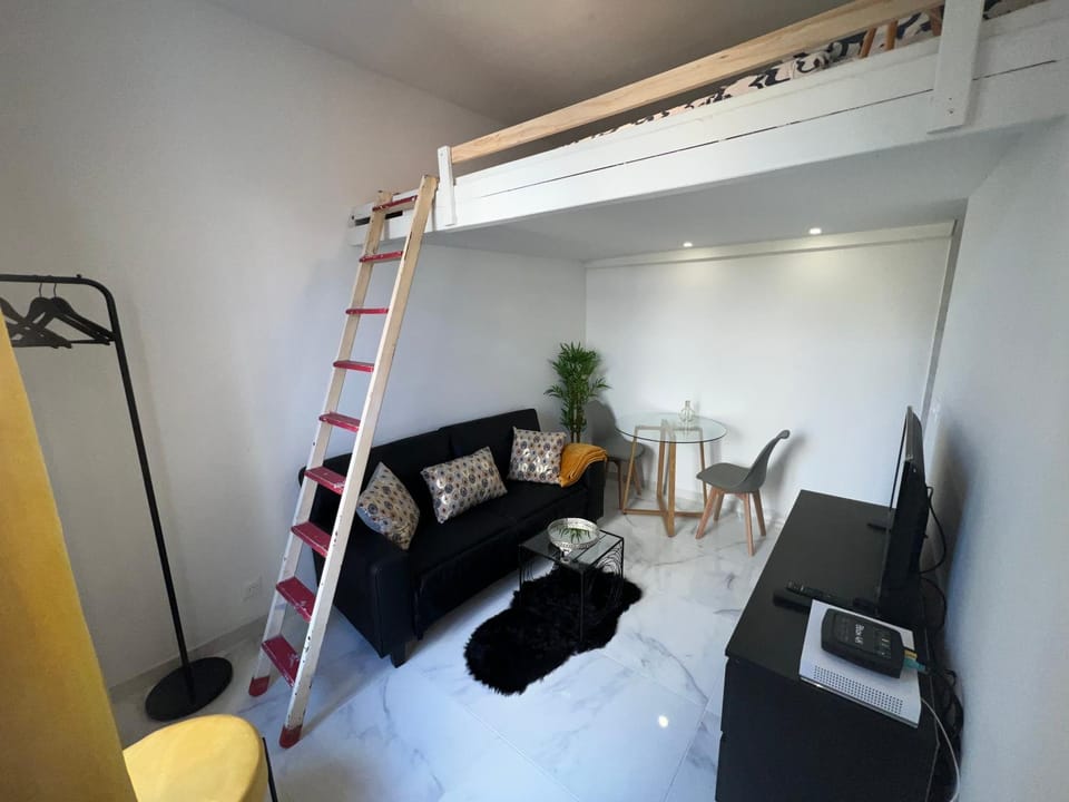 Cosy Studio in Bondy 15min from Paris Apartment in Île-de-France