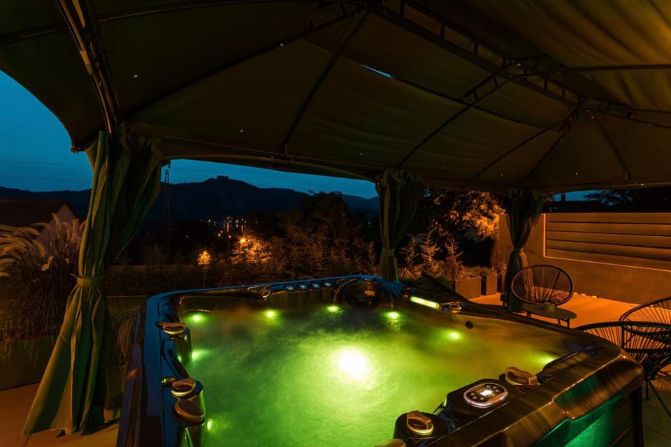 Hot Tub, Mountain view