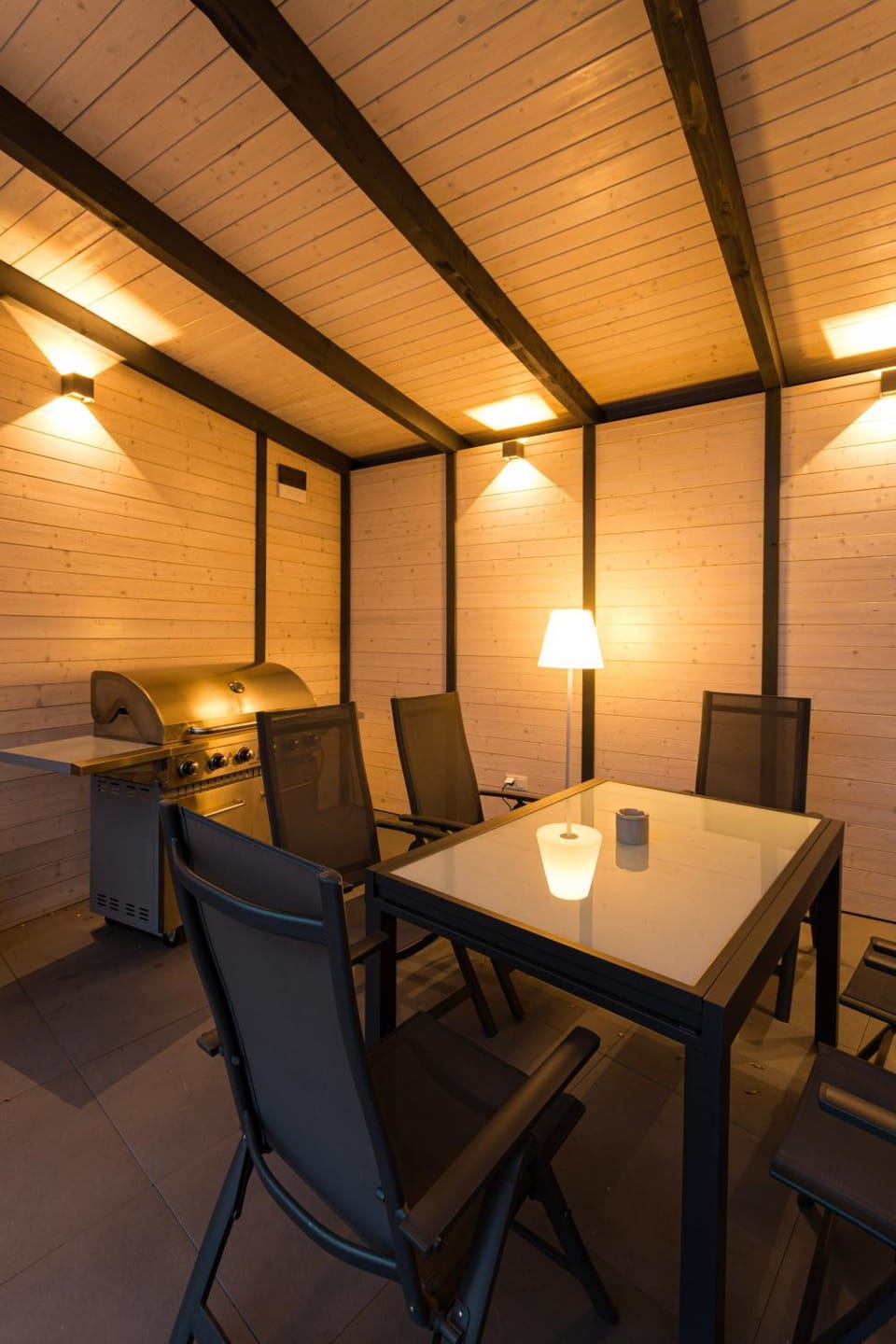 BBQ facilities, BBQ facilities, Dining area
