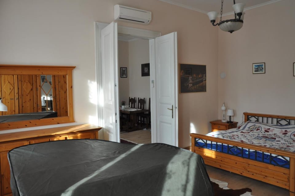 Bed, Bedroom, air conditioner