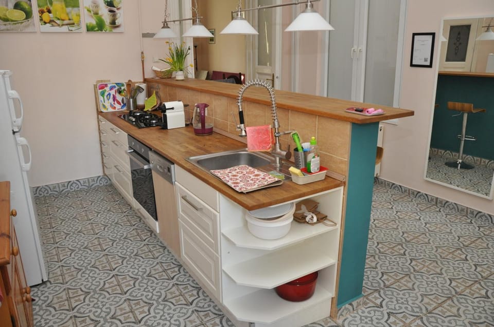 Kitchen or kitchenette