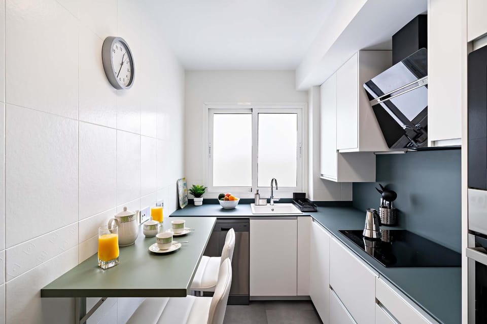 Coffee/tea facilities, dishwasher, stove, kitchen