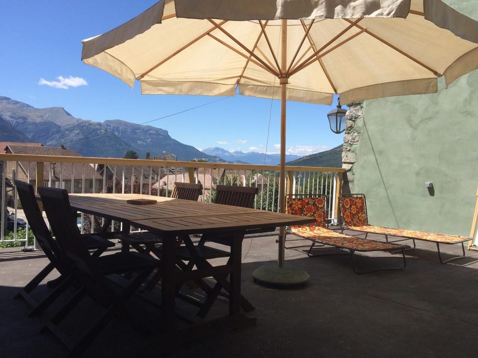 Patio, Day, Natural landscape, View (from property/room), Balcony/Terrace, Dining area, Mountain view