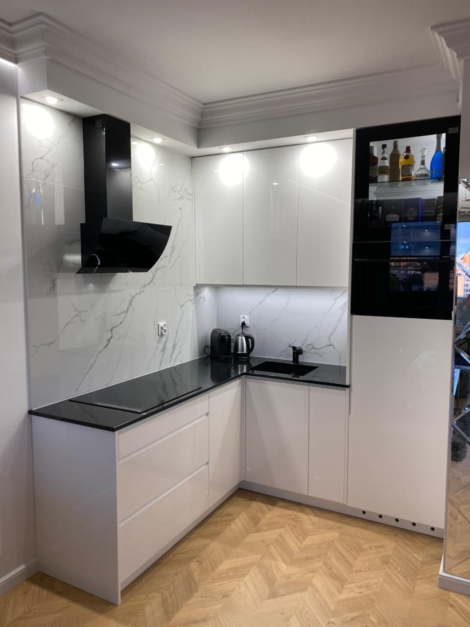 Kitchen or kitchenette, dishwasher, stove