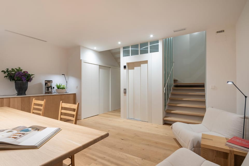 Communal lounge/ TV room, Breakfast, elevator