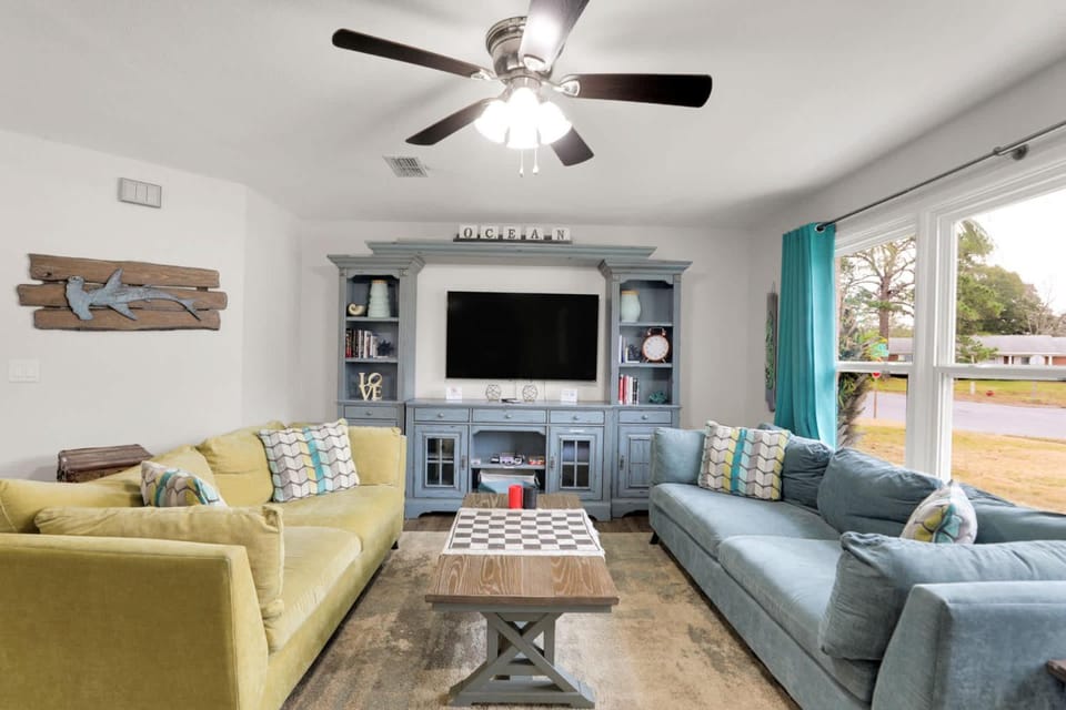 Ocean - 5 Beds Retreat with Pickleball, Arcade, Grill & Beach Access! House in Fort Walton Beach