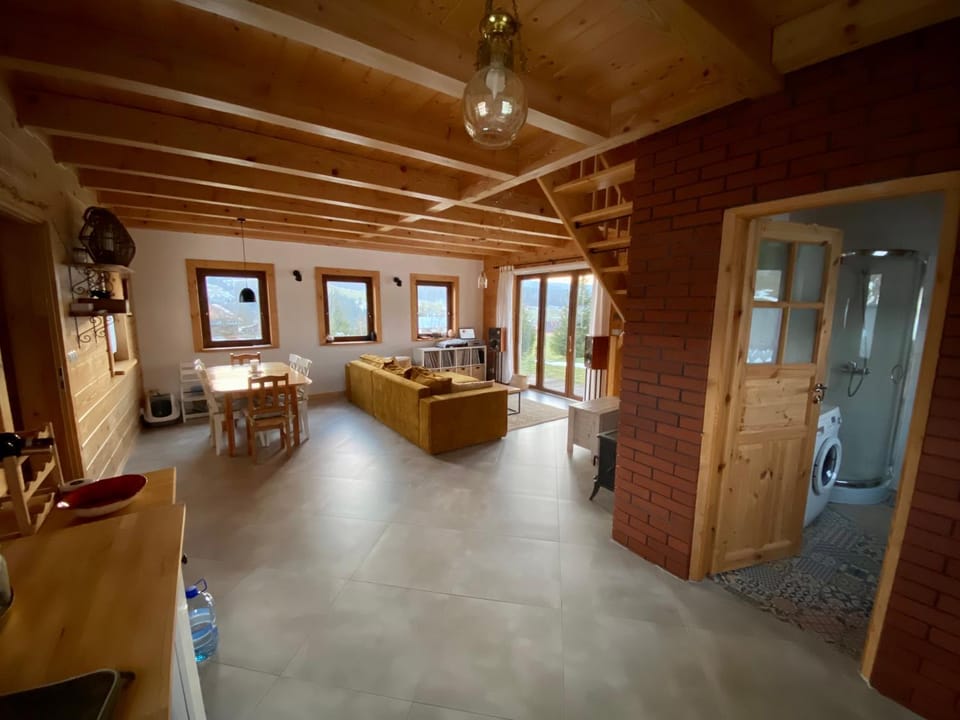 TV and multimedia, Seating area, Dining area