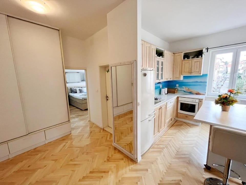 Kitchen or kitchenette, dishwasher, pet friendly, stove