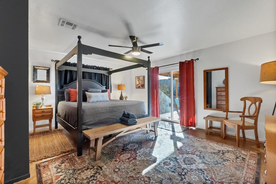 Photo of the whole room, Bedroom