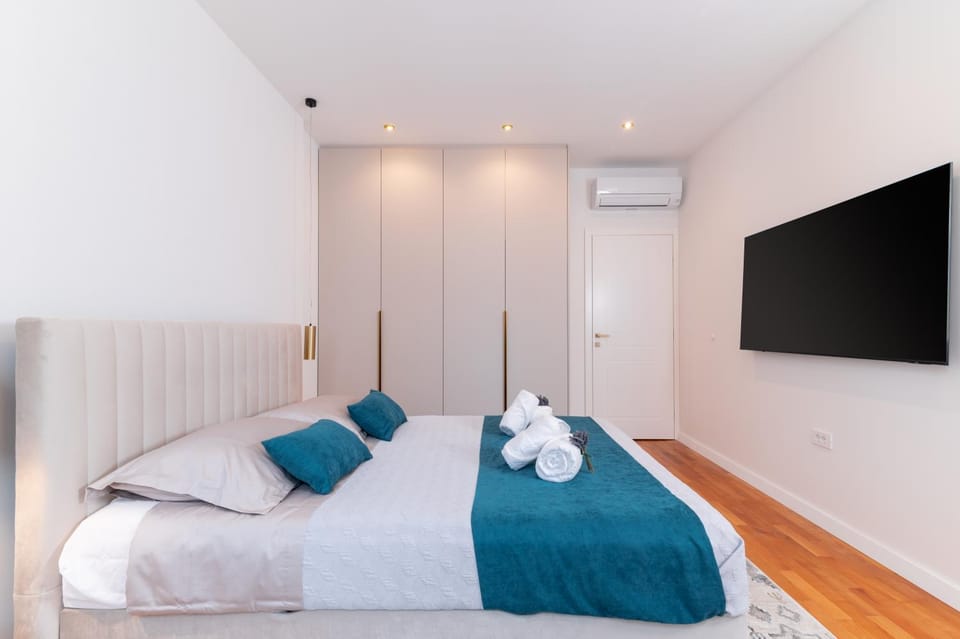 Bed, TV and multimedia, Bedroom, air conditioner