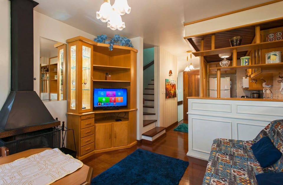 Communal lounge/ TV room, Living room, Seating area, Dinner, flat iron