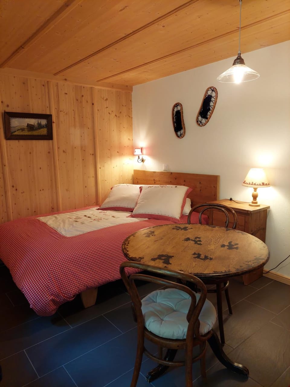 Bed, Photo of the whole room