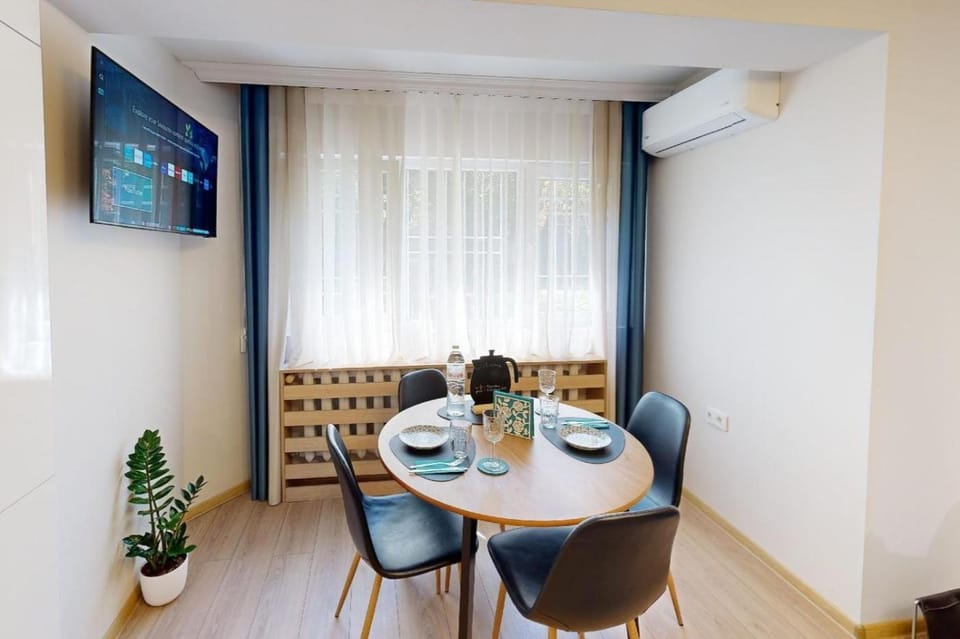 TV and multimedia, Dining area, air conditioner