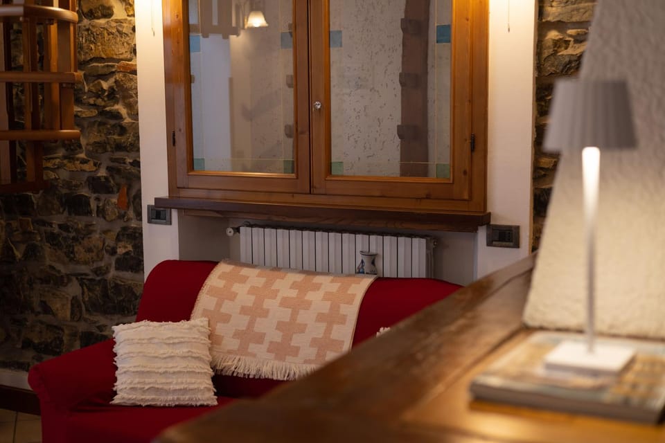 Living room, Seating area, internet